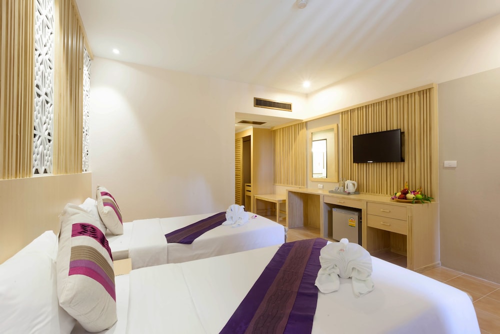 Patong Lodge Hotel 10/59