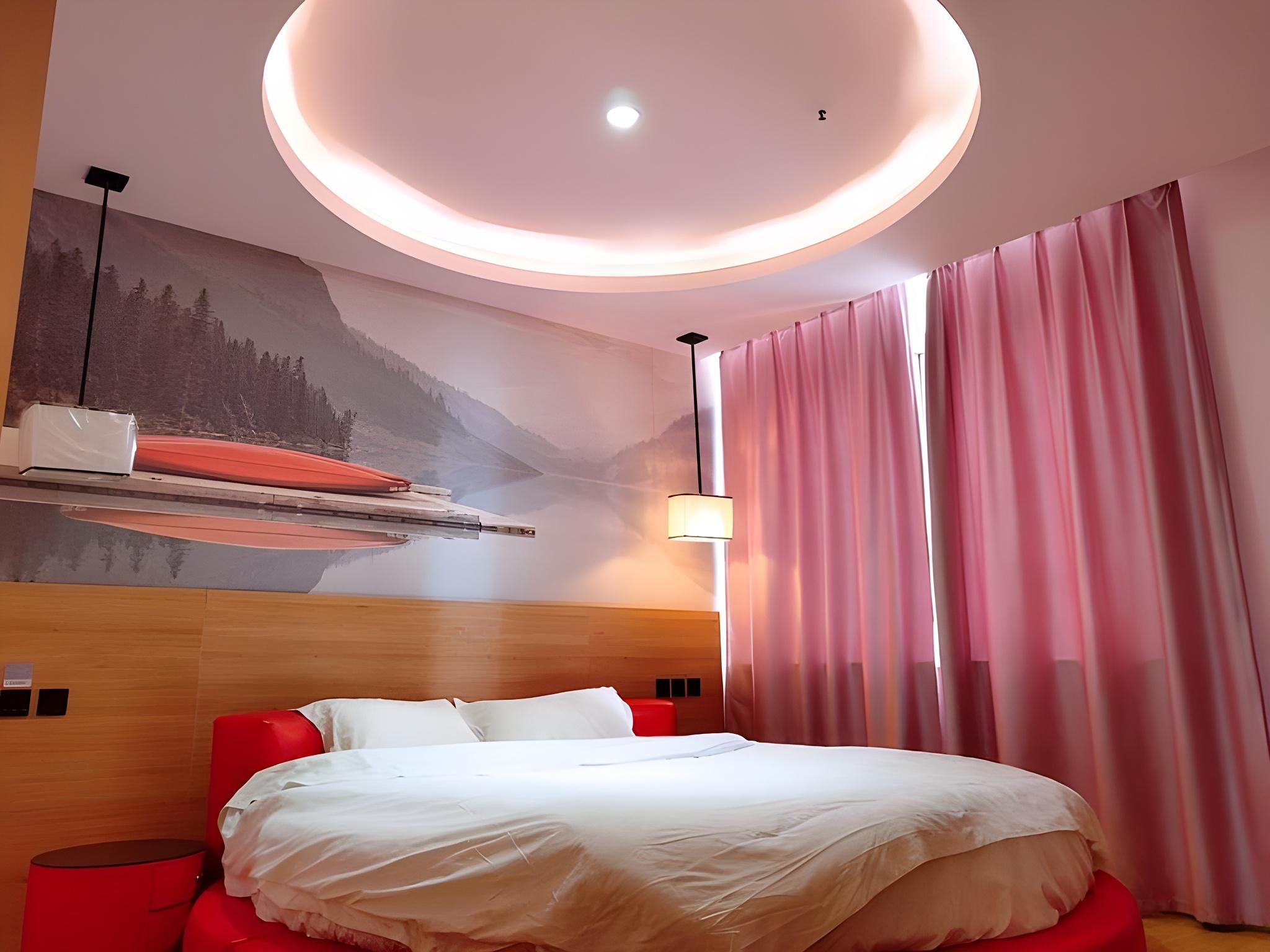 Custom, King Bed, Round Bed