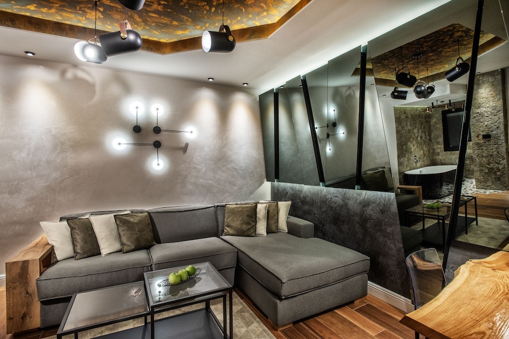 One Luxury Suites 43/72
