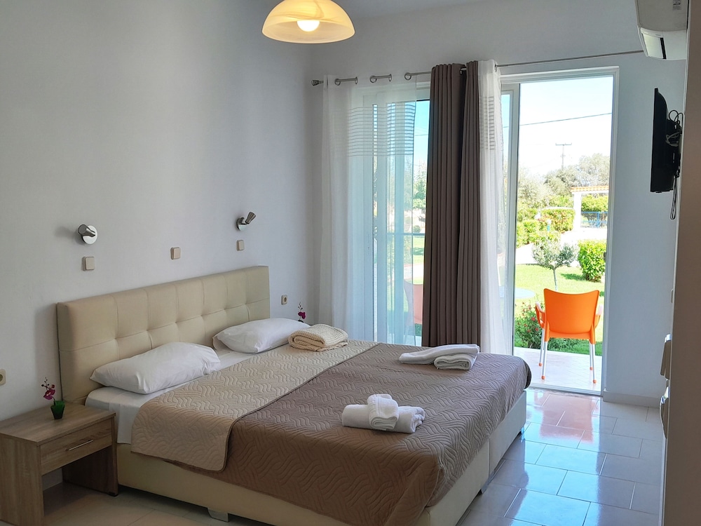 1 BEDROOM, APARTMENT, GARDEN AND COUNTRY VIEW, TERRACE
