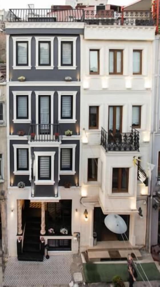Taksim Doorway Suites - Adults Only photo1