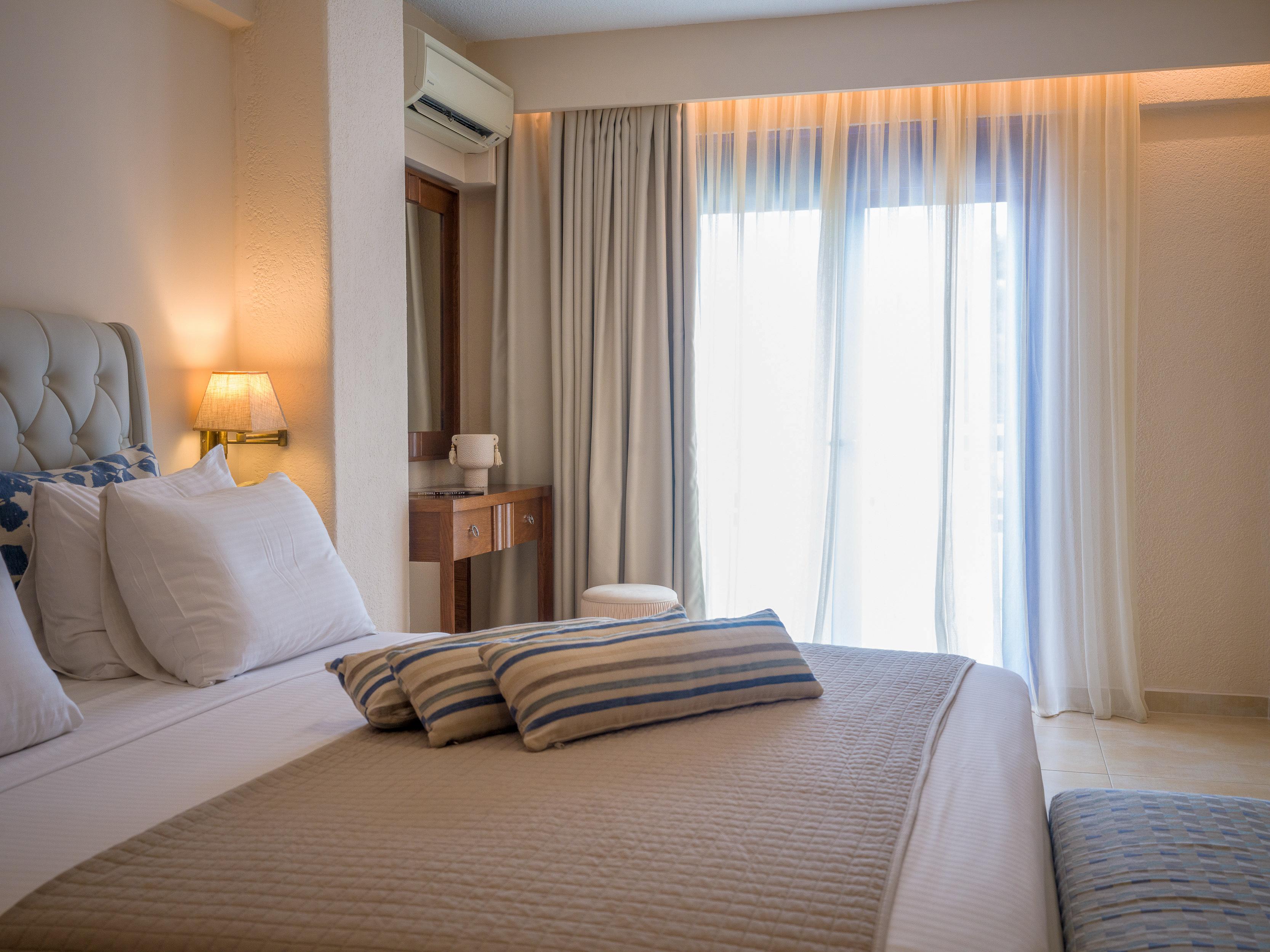 Superior, Double Bed, Side Sea View