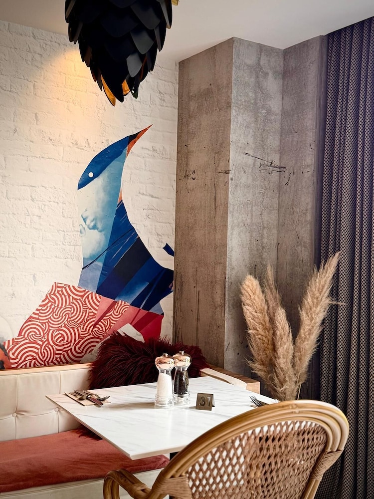 MERCURE Chartres Est 8/65