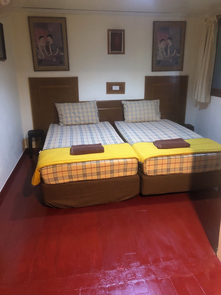 ROOM, LARGE
