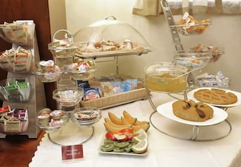 Aurelius Art Gallery Hotel 49/54