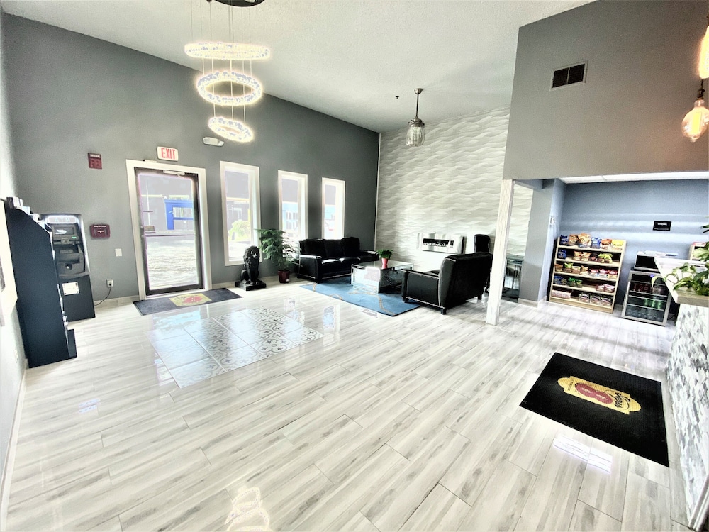 Super 8 by Wyndham Lenexa Overland Park/Mall Area 14/70