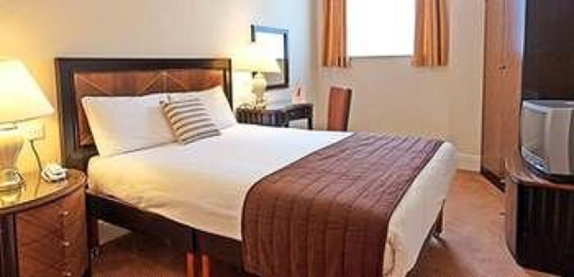 ROOM, DOUBLE BED