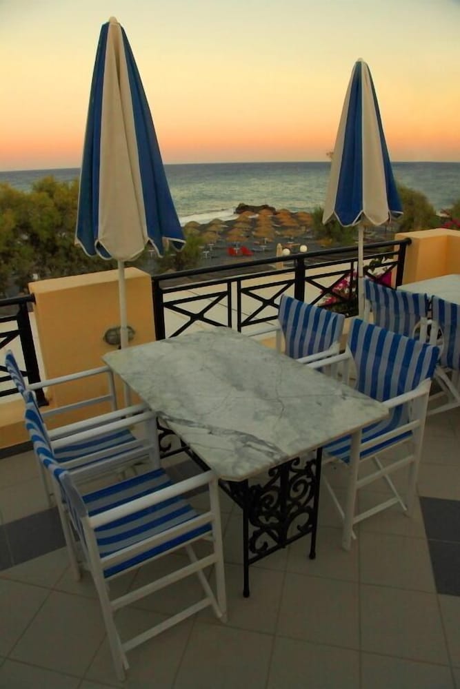 Levante Beach Hotel 62/65