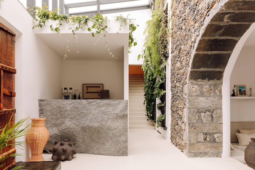 White Exclusive Suites And Villas 6/38