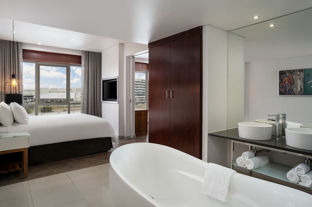 Protea Hotel By Marriott O R Tambo Airport 29/41