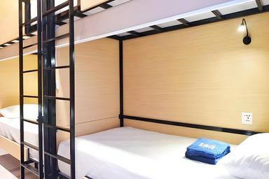 Male Dorm, Male Only, 12 People, Single