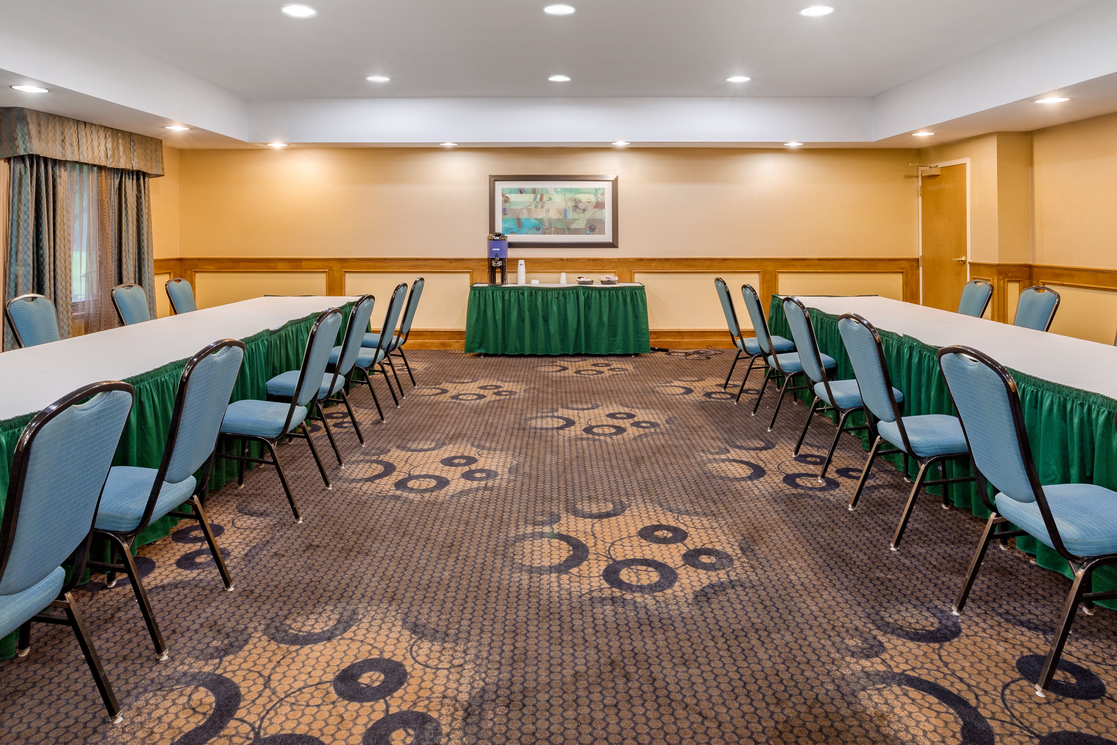 Holiday Inn Express Hotel Suites Canton 50/62