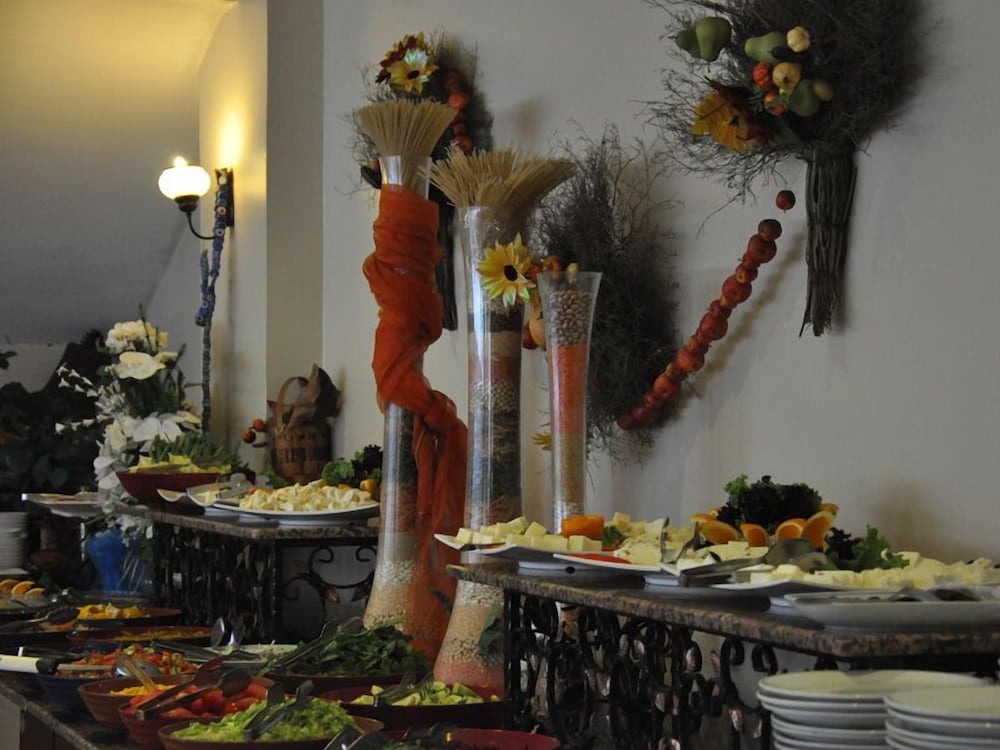 Diapolis Hotel 7/50