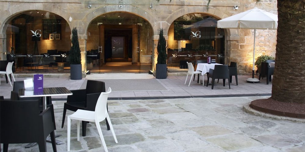 Los Guardeses Hotel 5/50