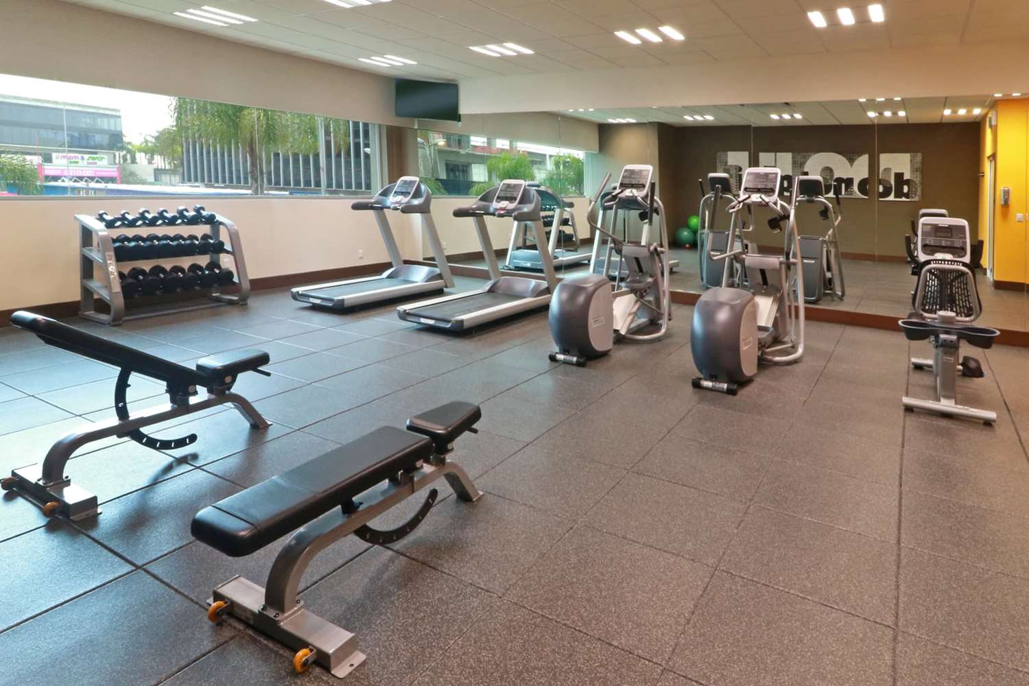 Courtyard by Marriott Guadalajara Andares 2/9