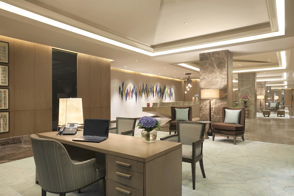 The Leela Ambience Convention Hotel Delhi 58/63