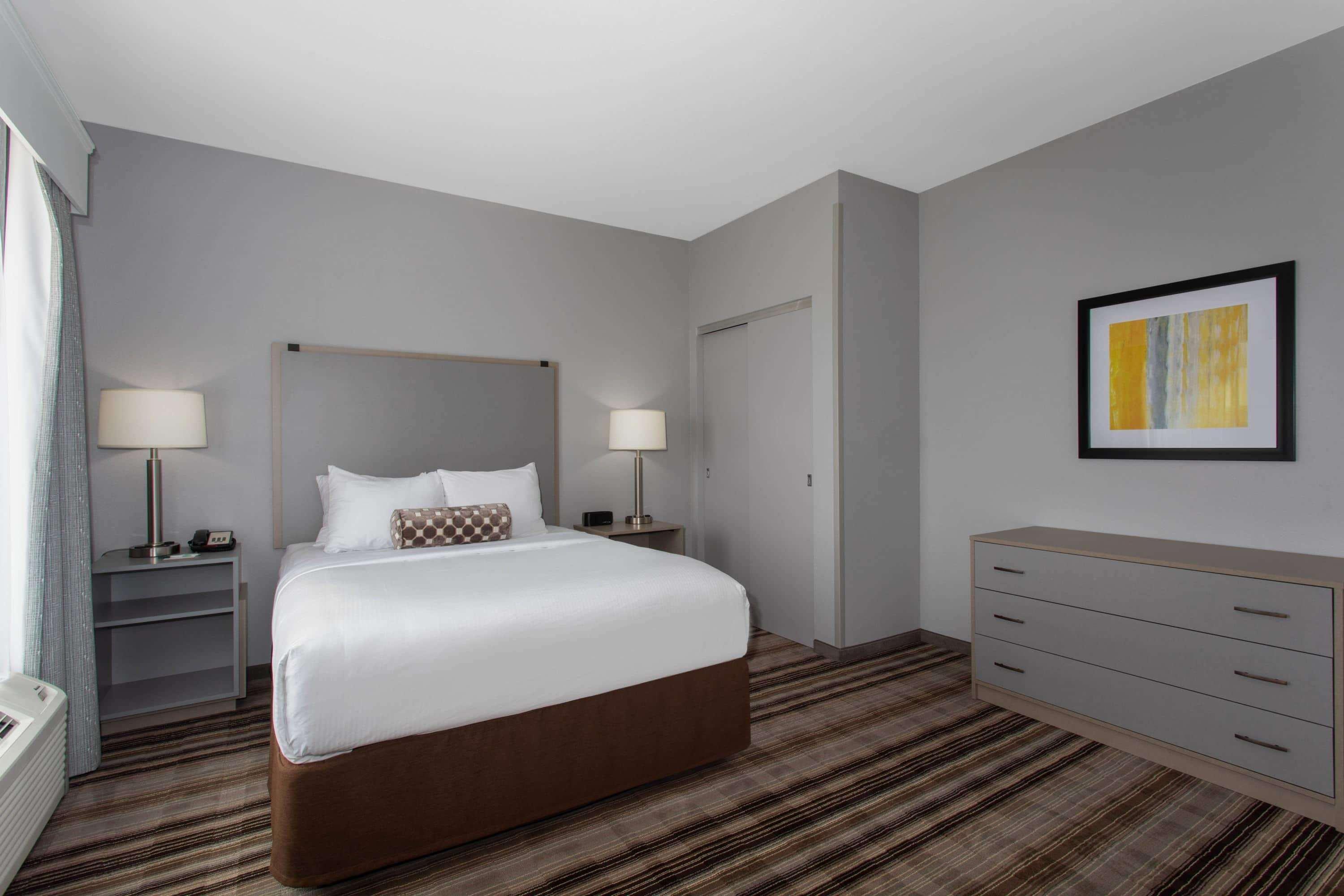 Studio, Queen Bed