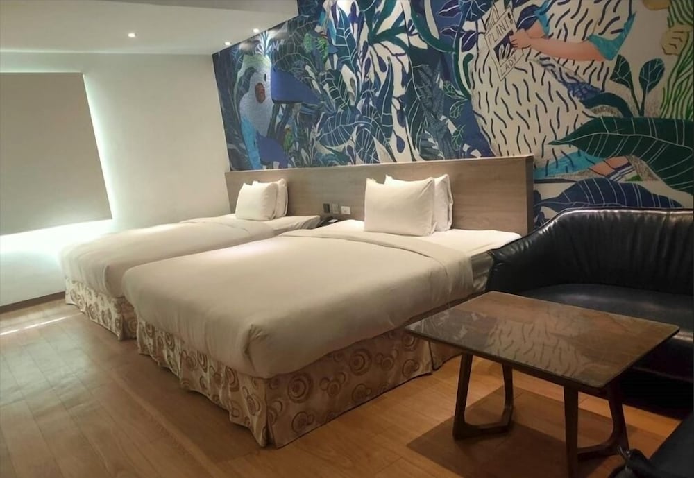 DELUXE, TWIN BEDS