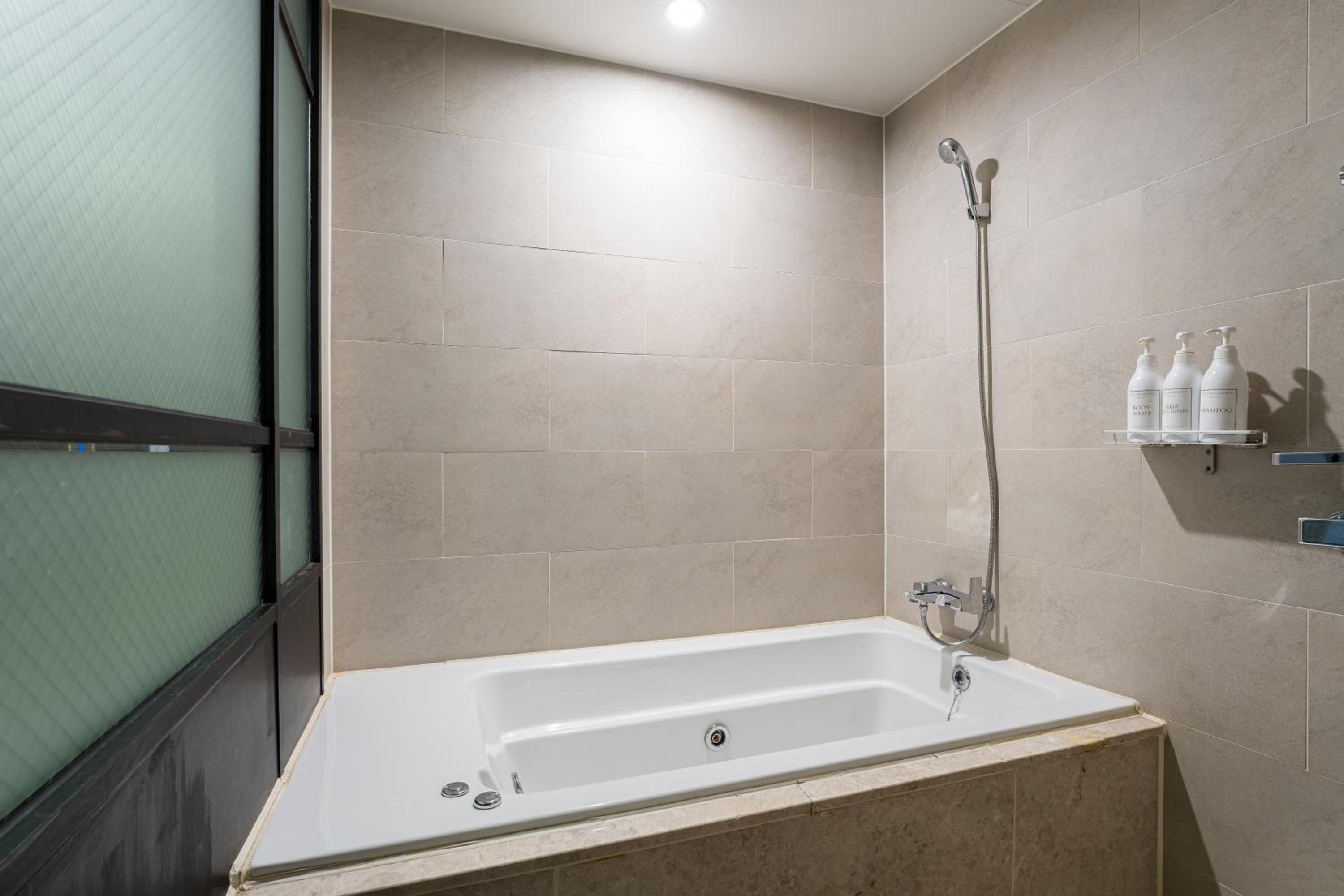 جناح بريميير، Brown Dot Hotel Incheon Songdo 4/6