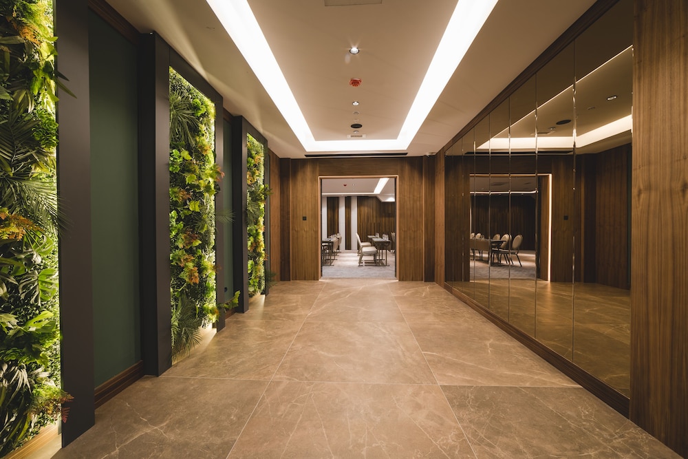 Bristol Hotel Podgorica 53/62