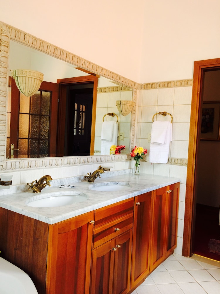 Avra Paradise Aparthotel 48/50