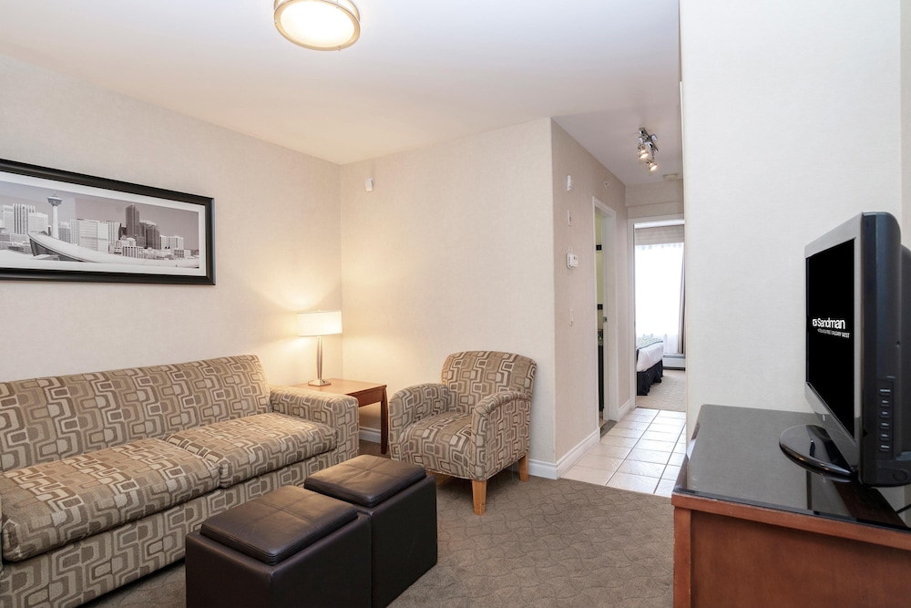 Sandman Hotel and Suites Calgary West 34/67