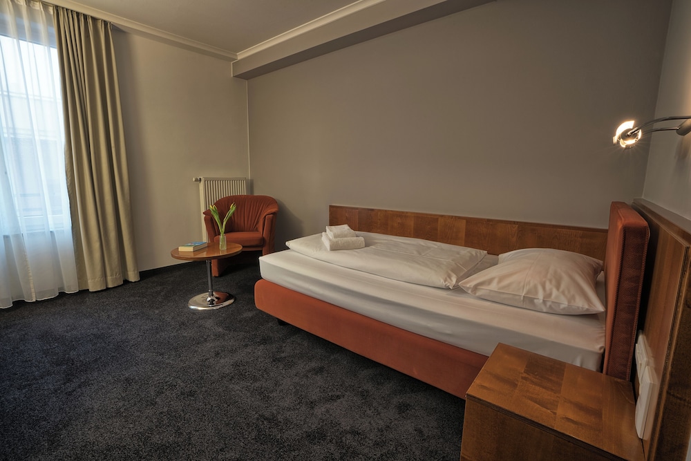 Hotel4you 8/50