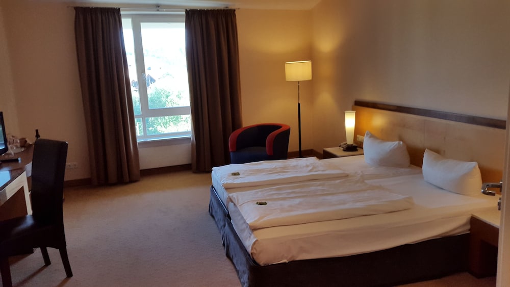 Sorat Insel-Hotel Regensburg 8/50