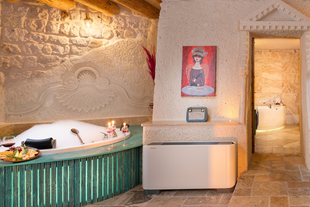 Acer Cave Hotel 4/67