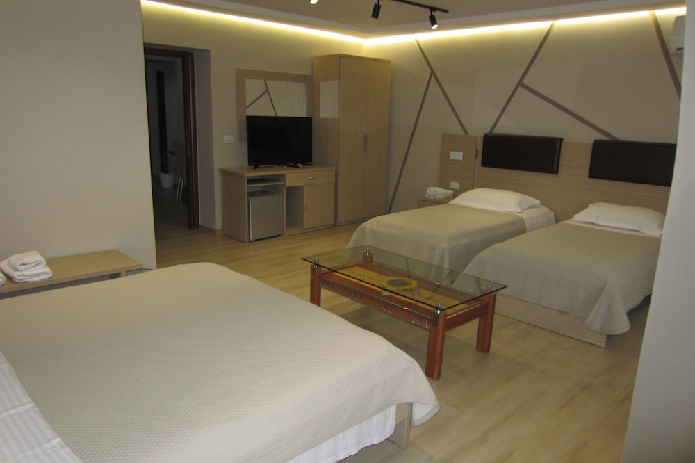 Freddy S Hotel 26/60
