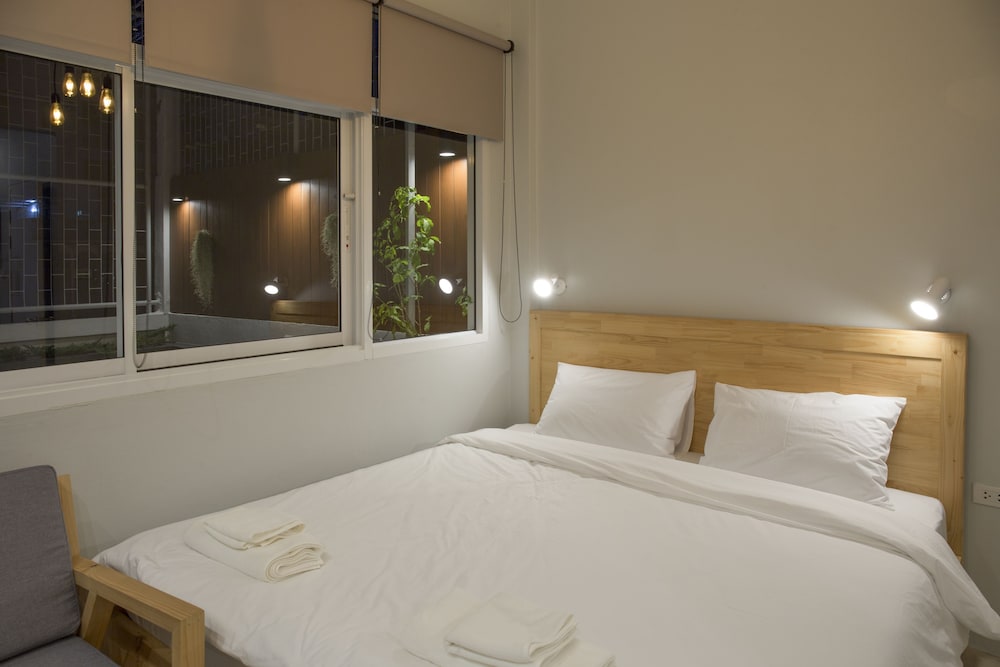 FAMILY SUITE, KING BED, SOFA