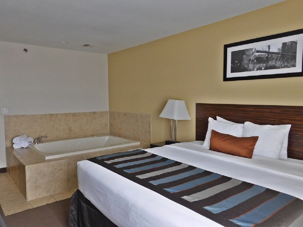 Wingate By Wyndham Bowling Green 24/49