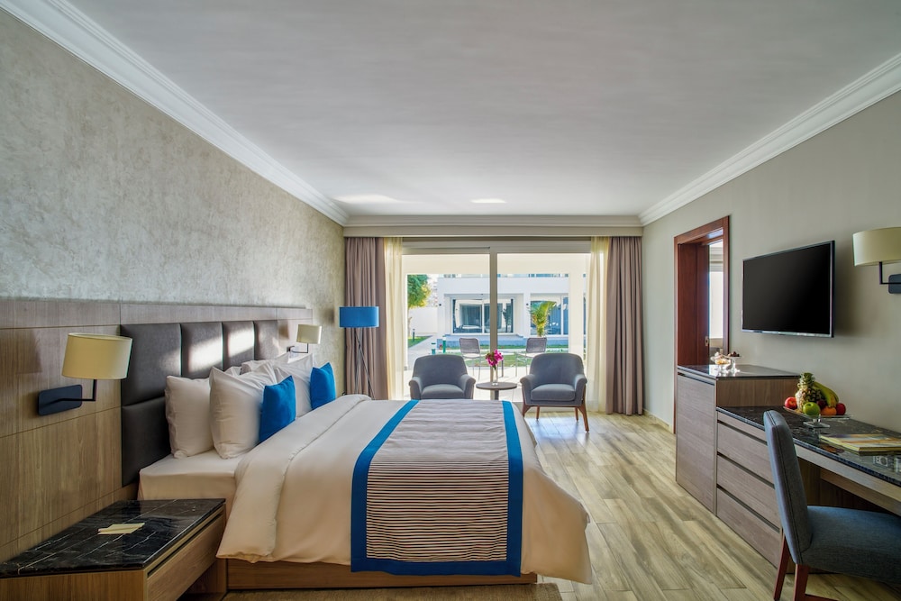 EXECUTIVE, SUITE