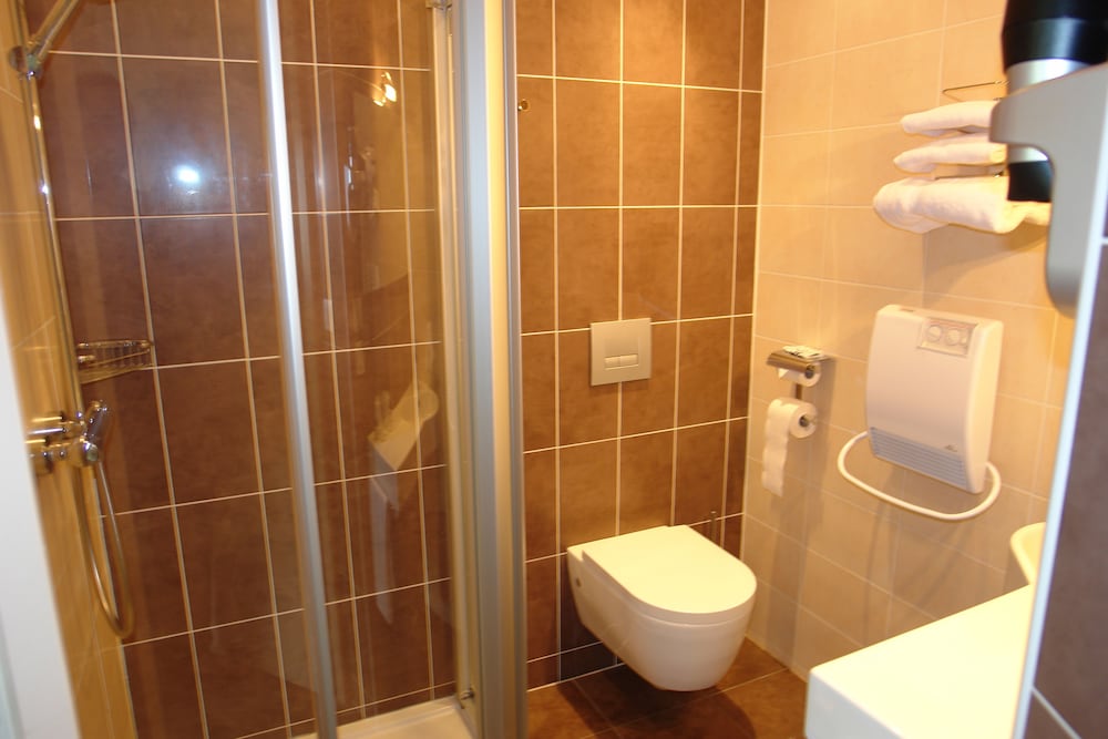 Brit Hotel Bourges L Olympia 16/54
