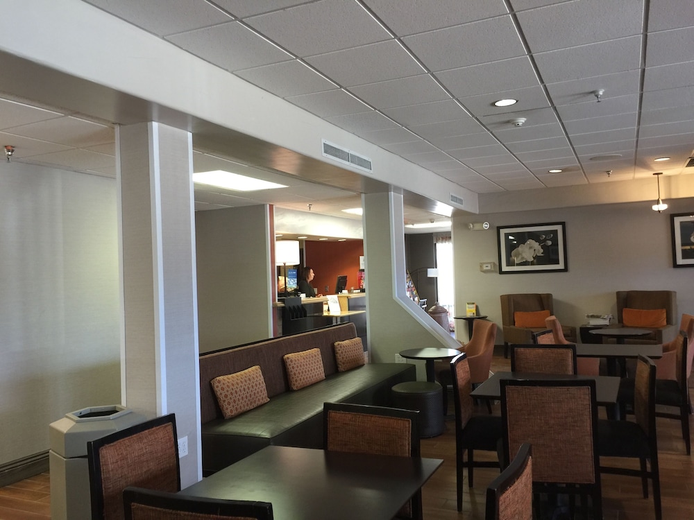Hampton Inn Taos 28/48