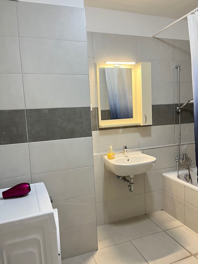 Corvin Rose Apartment Hotel 43/46