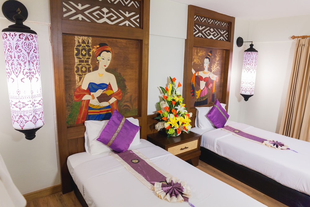 Nak Nakara Hotel 23/74