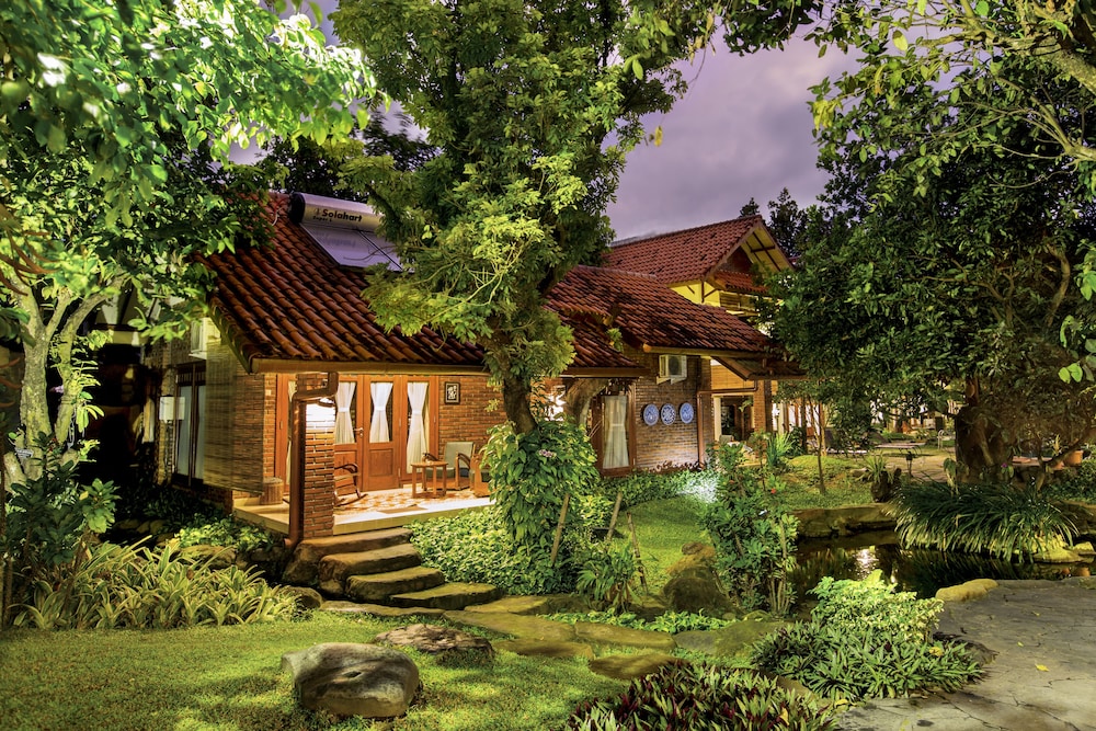 Duta Garden Boutique Villa 57/65
