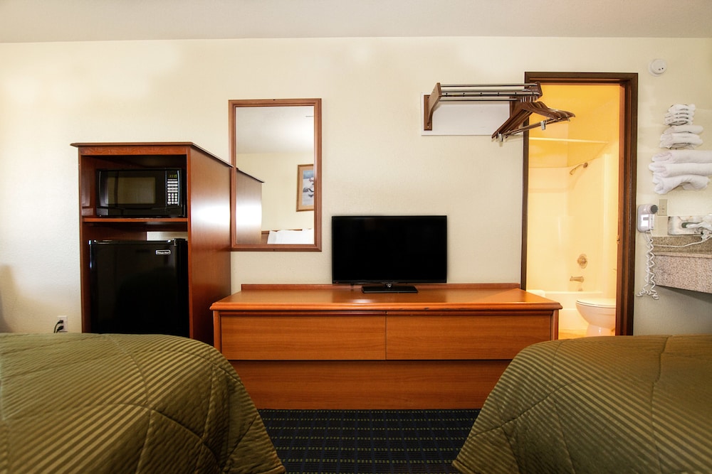 Super 8 by Wyndham Vancouver East 32/51