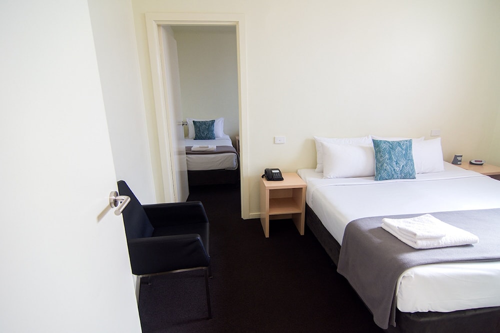 Miami Hotel Melbourne 19/50