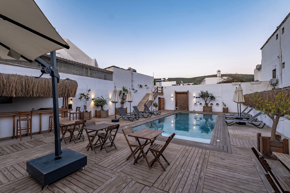 Costa Viva Bodrum 42/46
