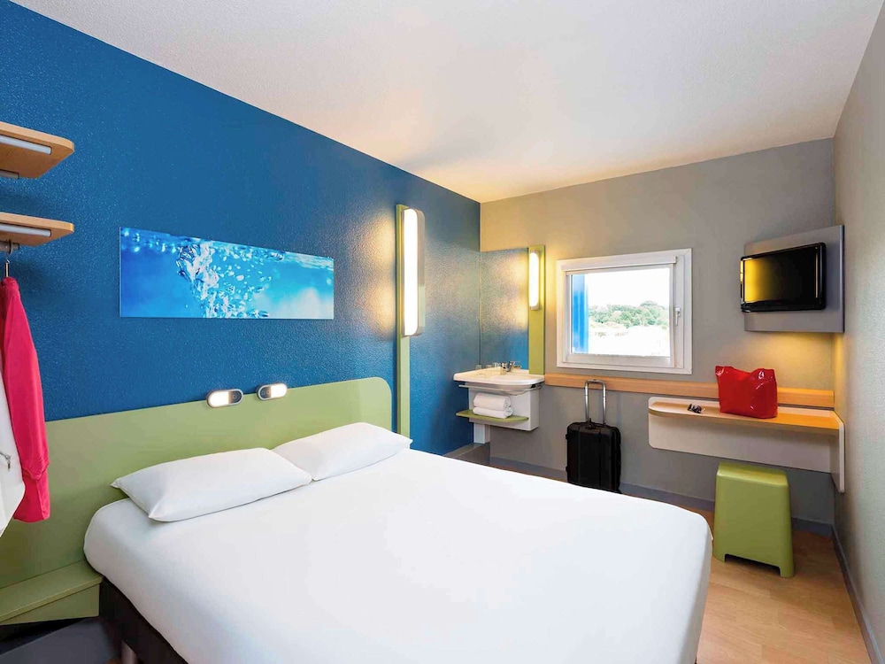 ROOM, DOUBLE BED