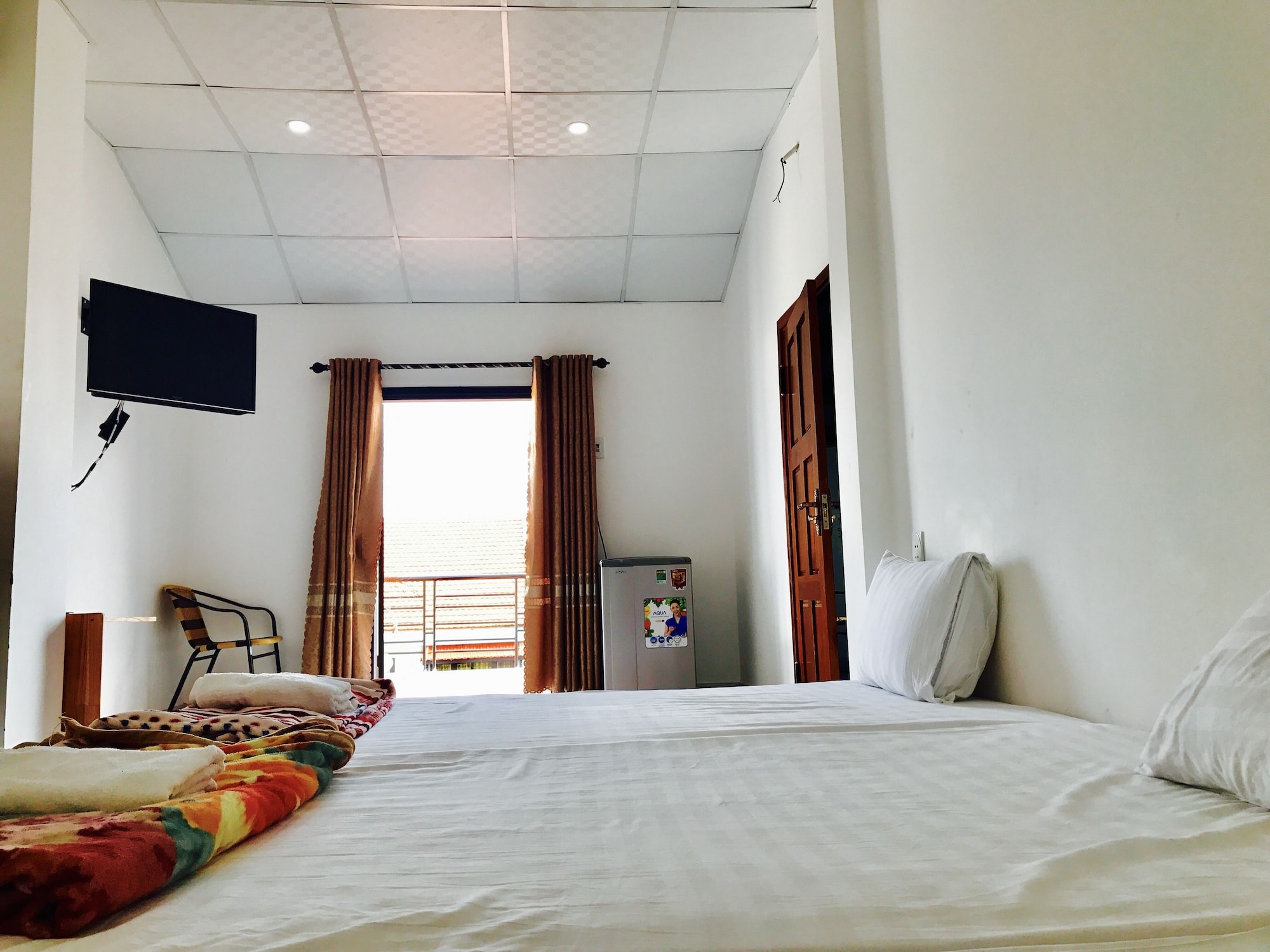 ROOM, TRIPLE, EXTERNAL BATHROOM