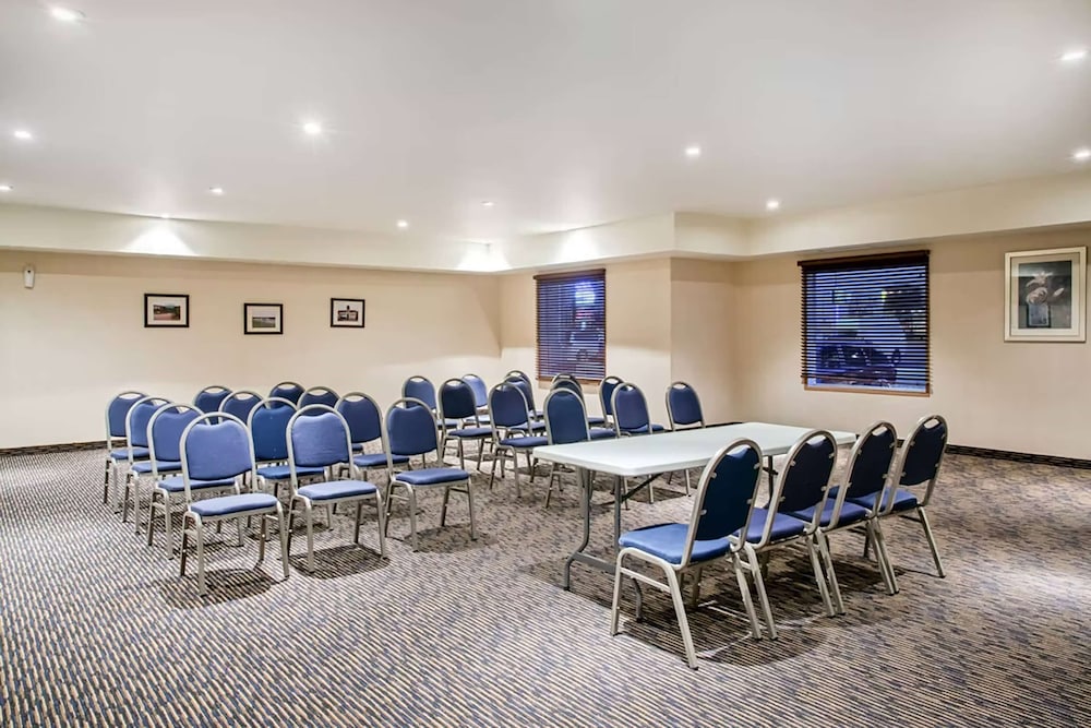 Ramada by Wyndham Prince Albert 48/52