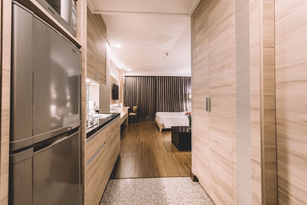 Adelphi Suites Bangkok 31/69