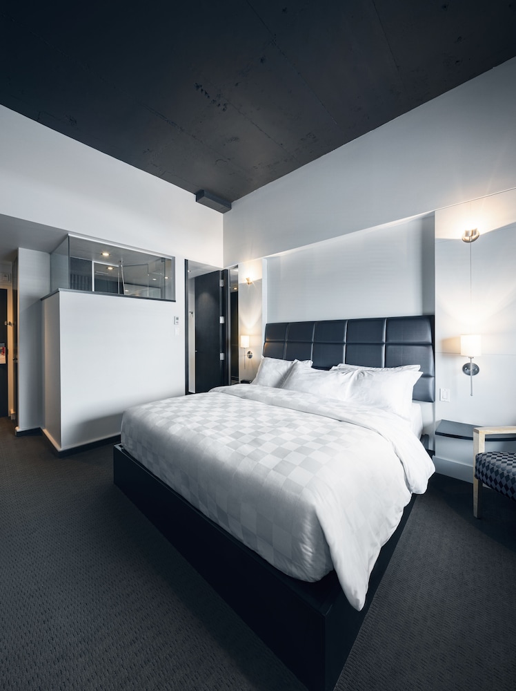 Standard, King Bed, Hotel Alt Quebec 6/9