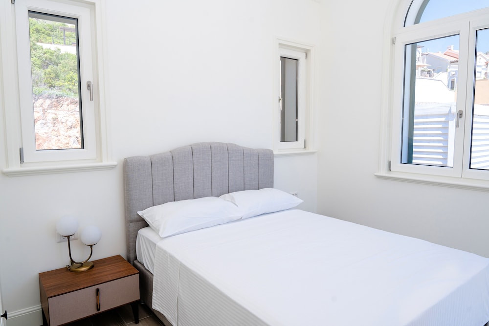Lustica Bay Vacation Homes 12/50