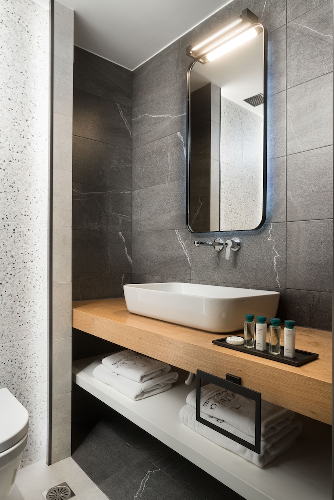 11 Enteka Acropolis Suites 42/50