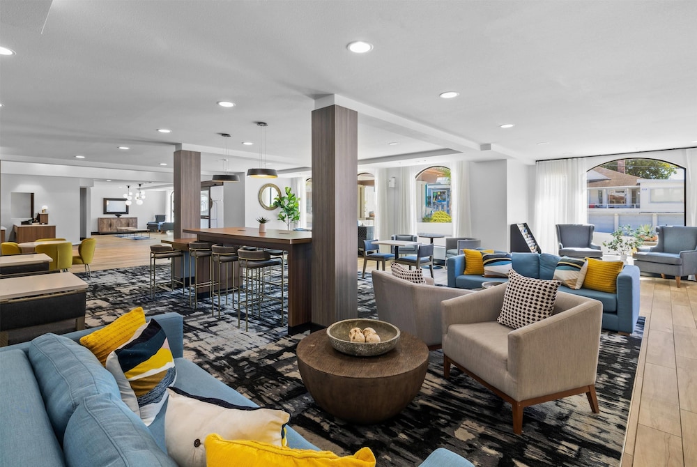 La Quinta Inn & Suites by Wyndham Santa Cruz 27/47