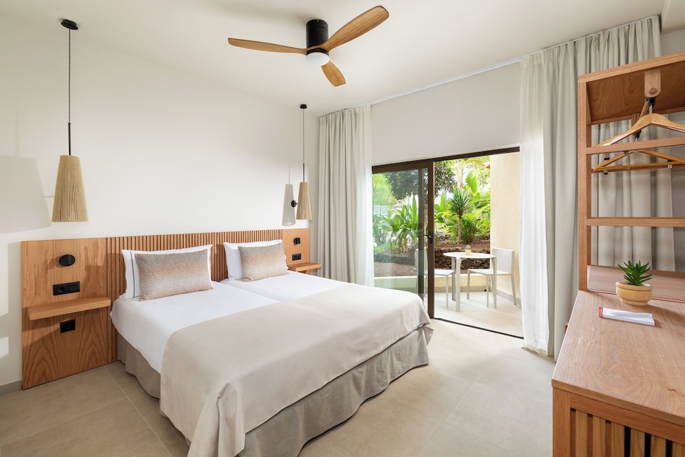 Playa Surf CBbC Hotel 9/34